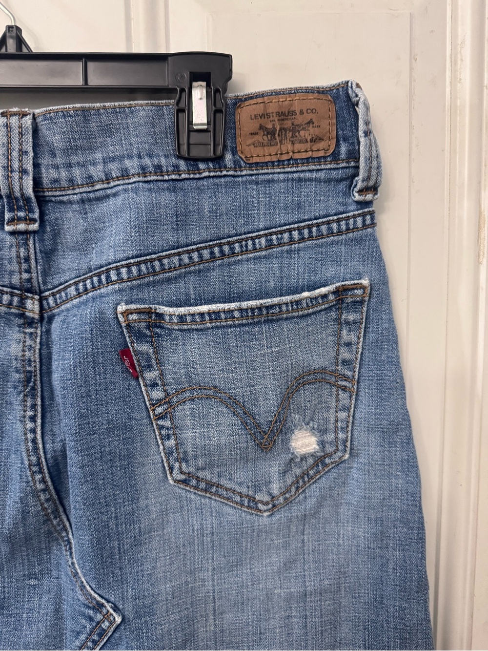 Women’s Levi’s Denim Skirt With Raw Hem Front Seam Detail size 10 - Picture 5 of 8